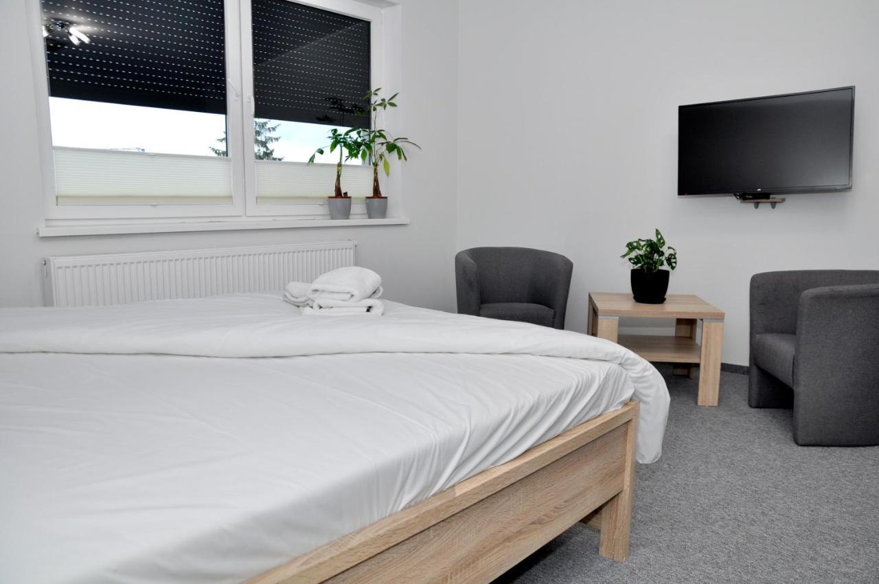 Pokoje, Apartamenty, Restauracja Marcus Oborniki Extérieur photo