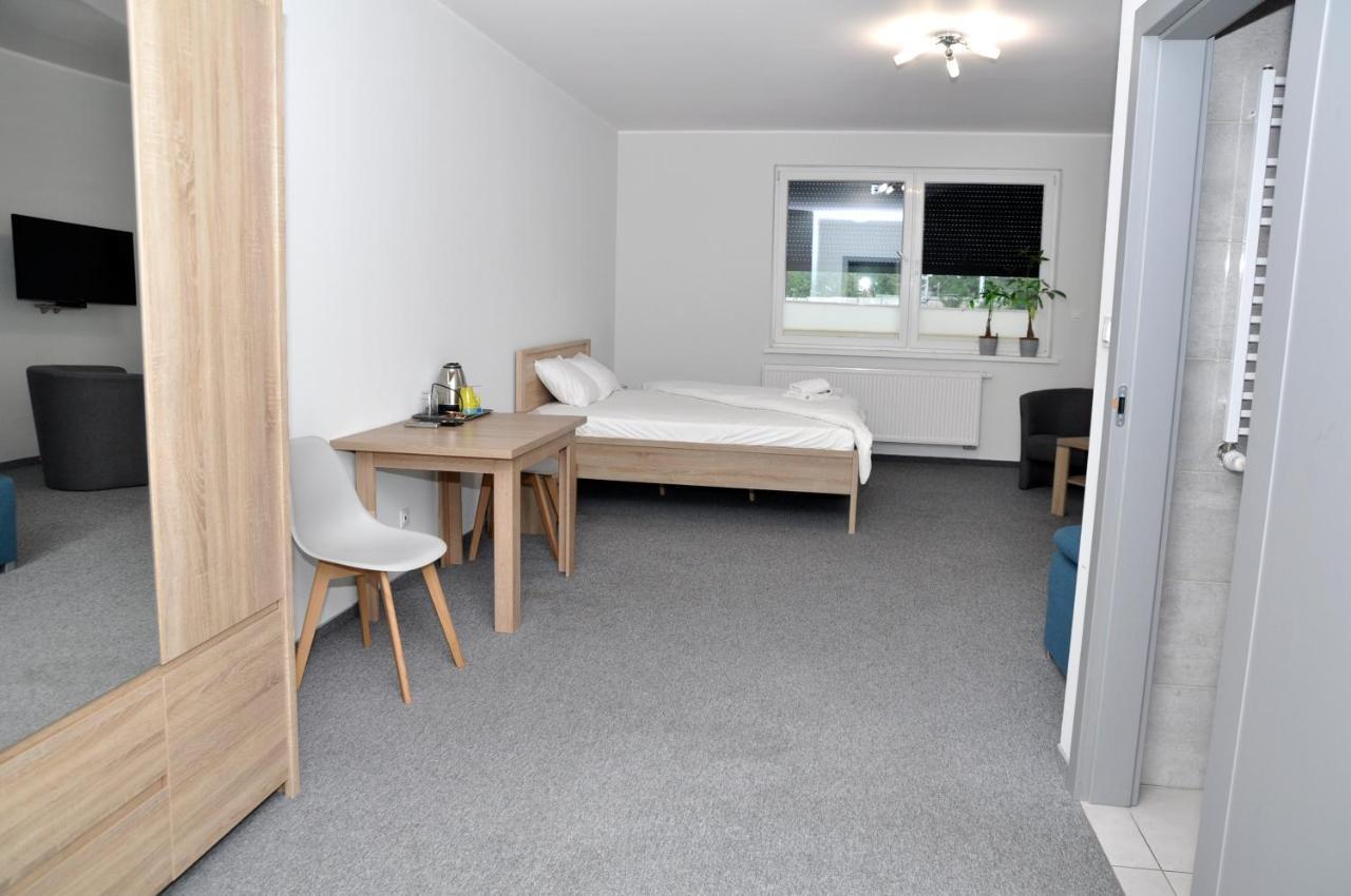 Pokoje, Apartamenty, Restauracja Marcus Oborniki Extérieur photo