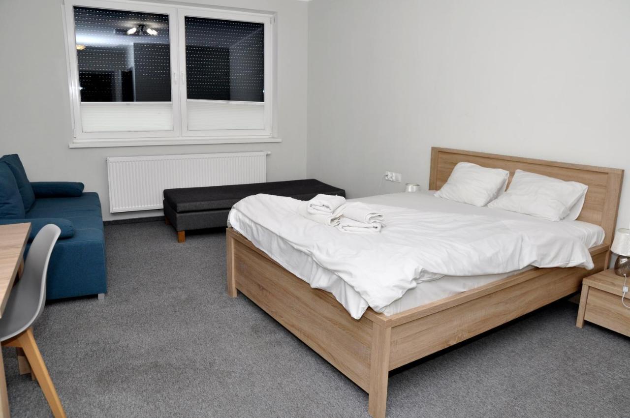 Pokoje, Apartamenty, Restauracja Marcus Oborniki Extérieur photo
