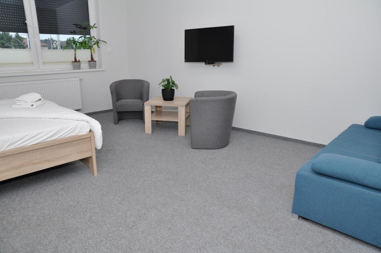 Pokoje, Apartamenty, Restauracja Marcus Oborniki Extérieur photo