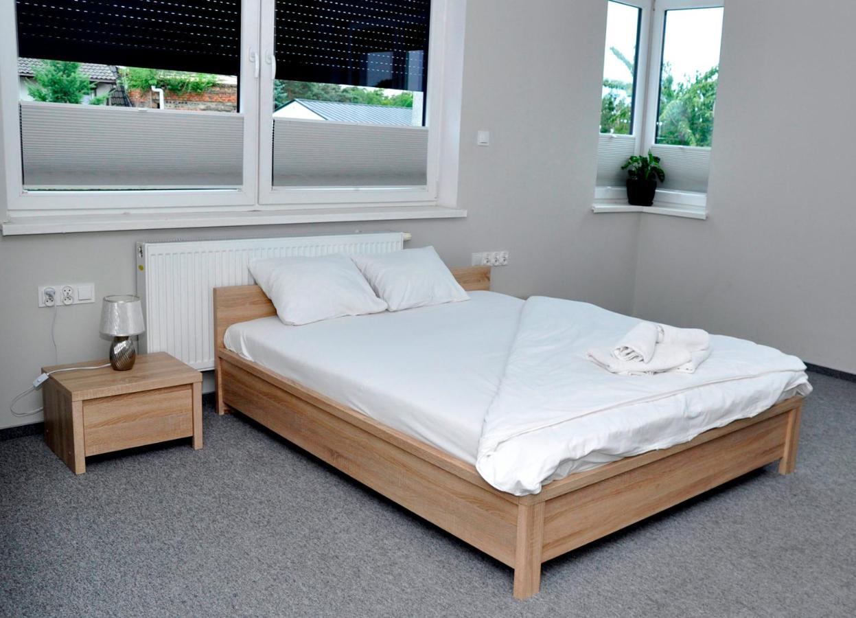 Pokoje, Apartamenty, Restauracja Marcus Oborniki Extérieur photo