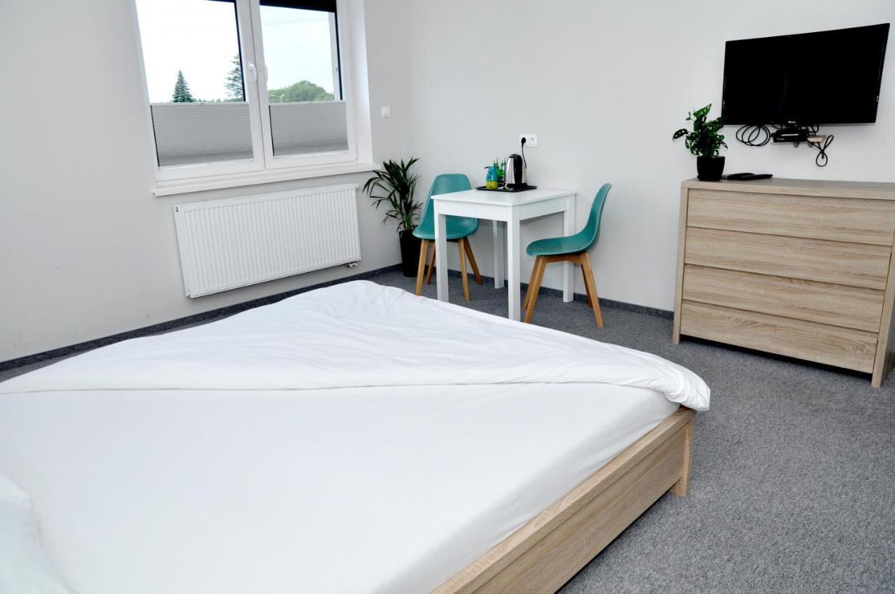 Pokoje, Apartamenty, Restauracja Marcus Oborniki Extérieur photo