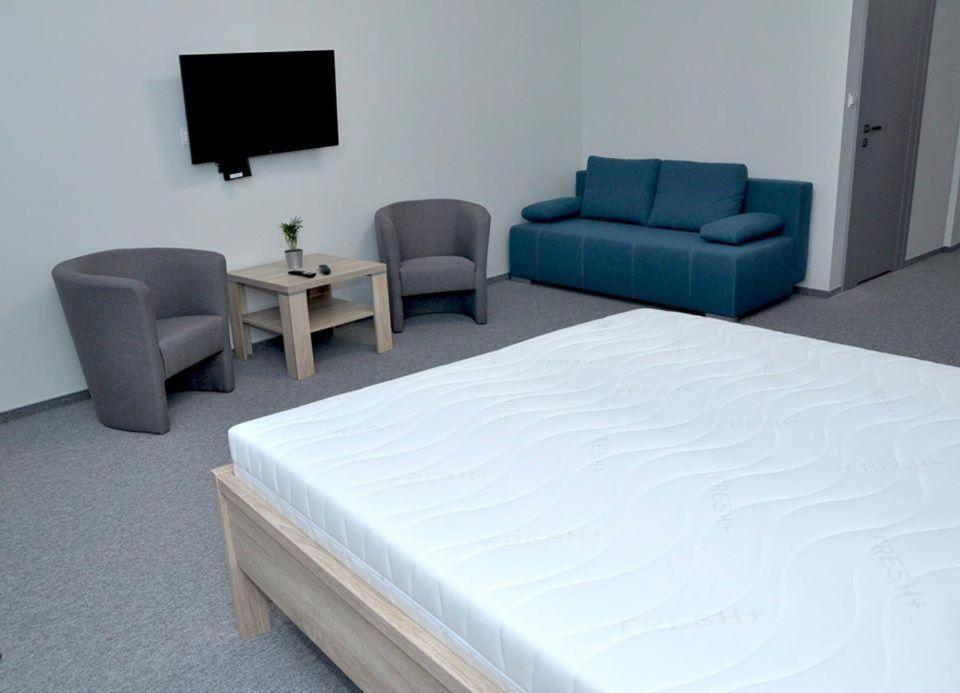 Pokoje, Apartamenty, Restauracja Marcus Oborniki Extérieur photo