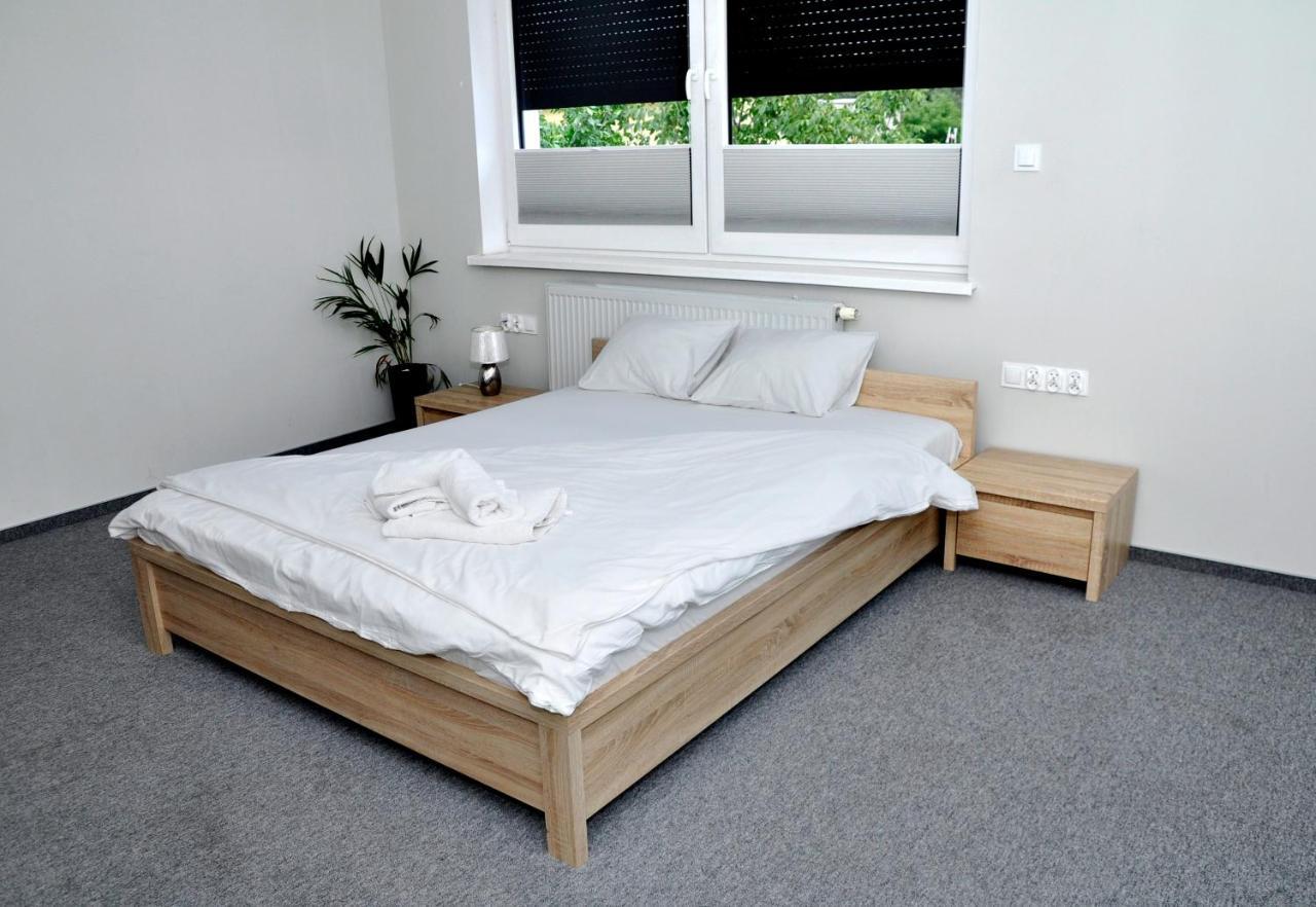 Pokoje, Apartamenty, Restauracja Marcus Oborniki Extérieur photo