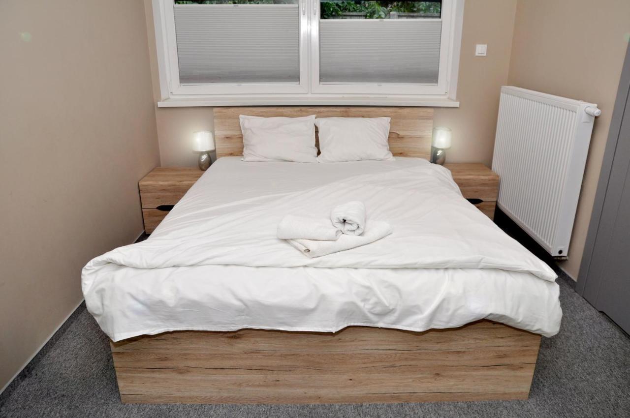 Pokoje, Apartamenty, Restauracja Marcus Oborniki Extérieur photo